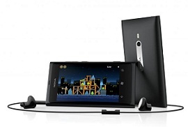 Microsoft and Nokia accused of questionable tactics to defend Lumia 800 online